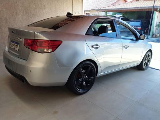 KIA CERATO 1.6 SX E.233 16V GASOLINA 4P AUTOMÁTICO KIA CERATO 1.6 SX E.233 16V GASOLINA 4P AUTOMÁTICO